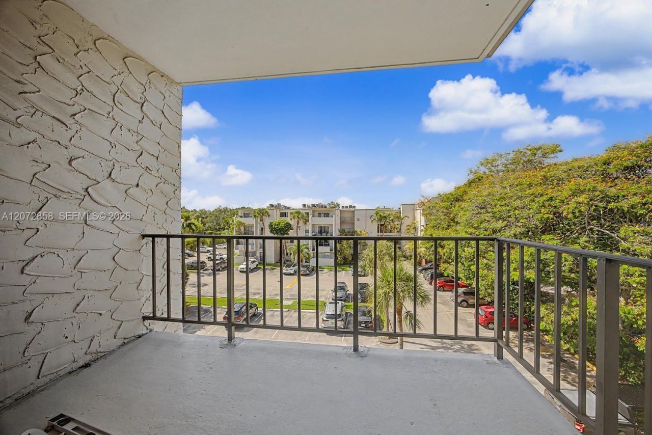 6900 N Kendall Dr , Unit A409, Pinecrest, FL 33156 Photo