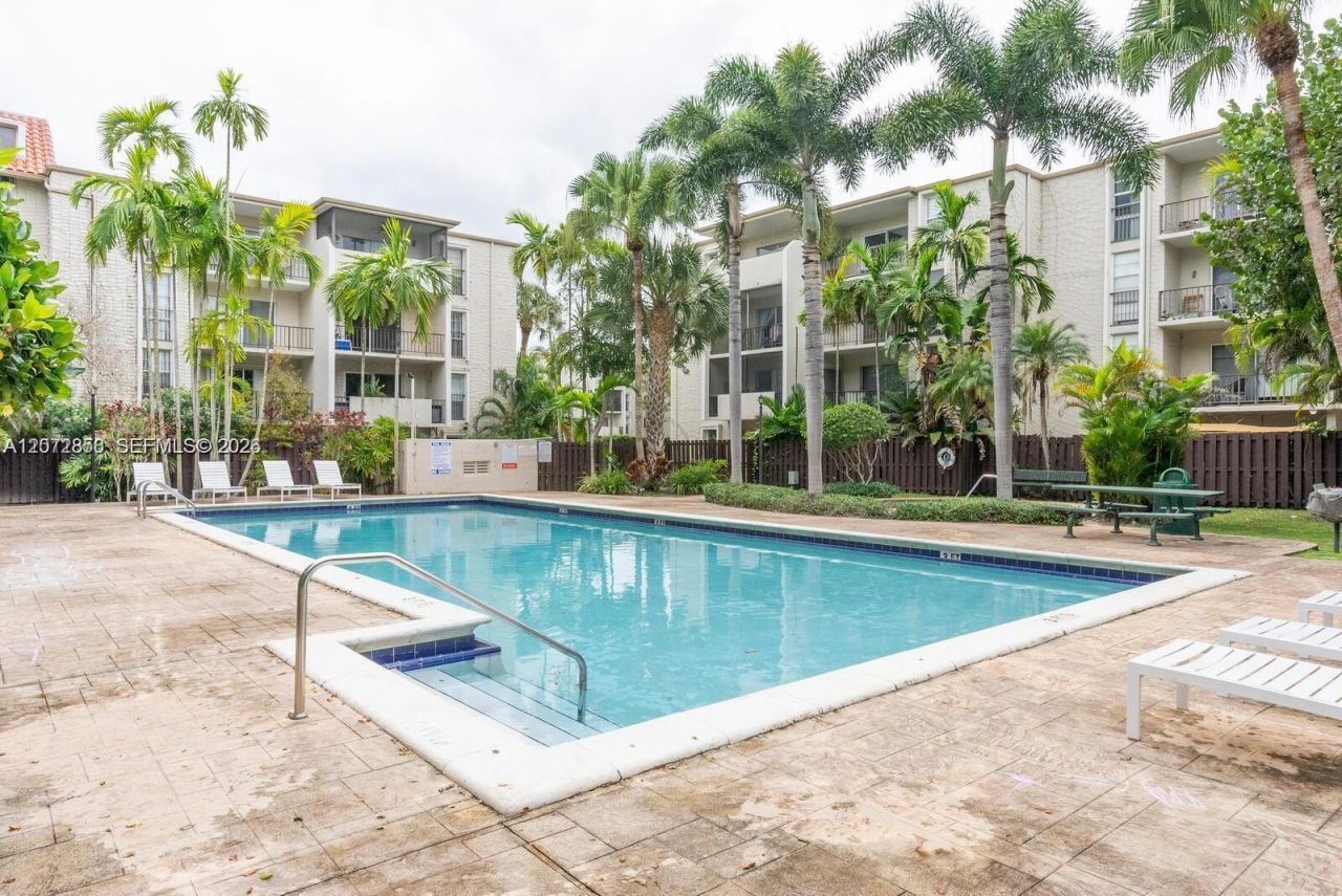 6900 N Kendall Dr , Unit A409, Pinecrest, FL 33156 Photo