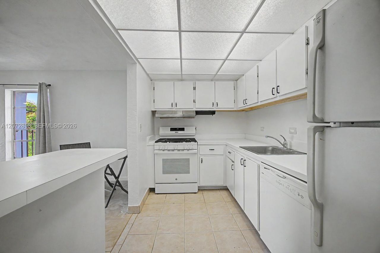 6900 N Kendall Dr , Unit A409, Pinecrest, FL 33156 Photo