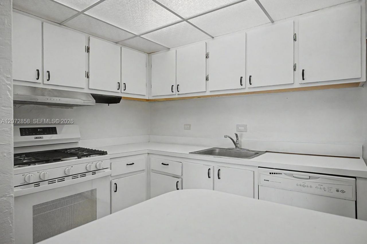 6900 N Kendall Dr , Unit A409, Pinecrest, FL 33156 Photo