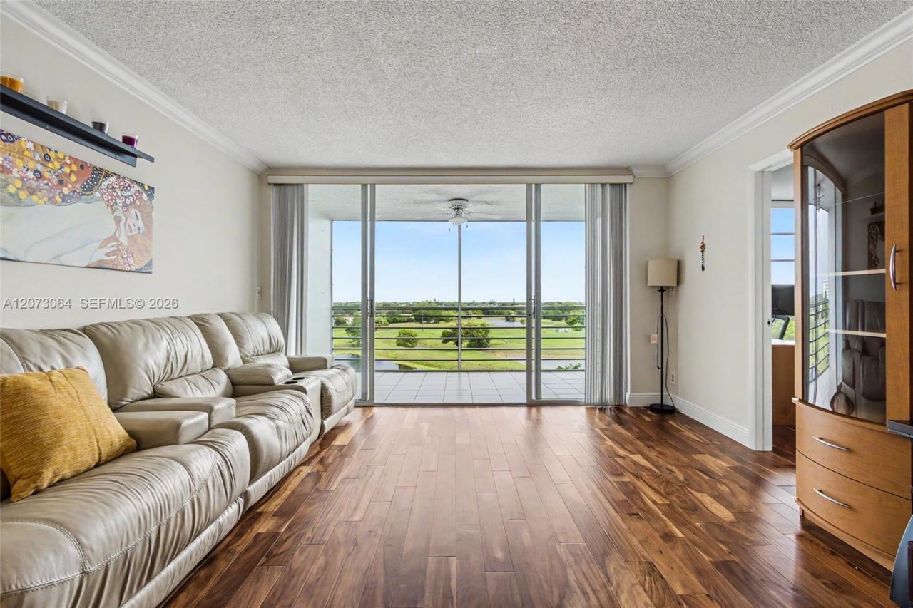 3090 N Course Dr , Unit 709, Pompano Beach, FL 33069 Photo