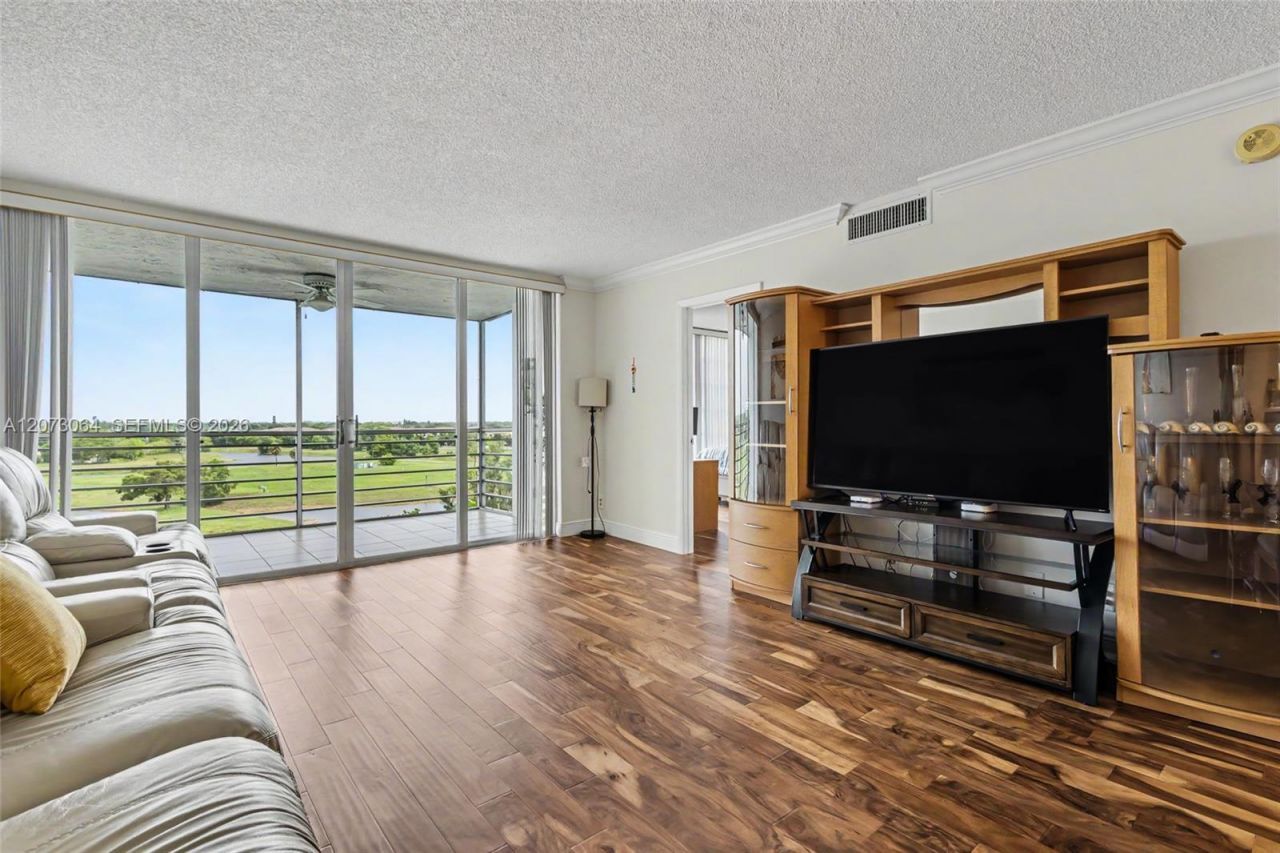3090 N Course Dr , Unit 709, Pompano Beach, FL 33069 Photo