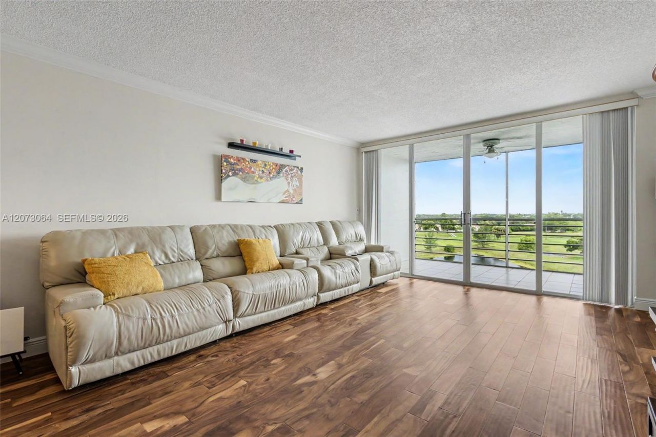 3090 N Course Dr , Unit 709, Pompano Beach, FL 33069 Photo