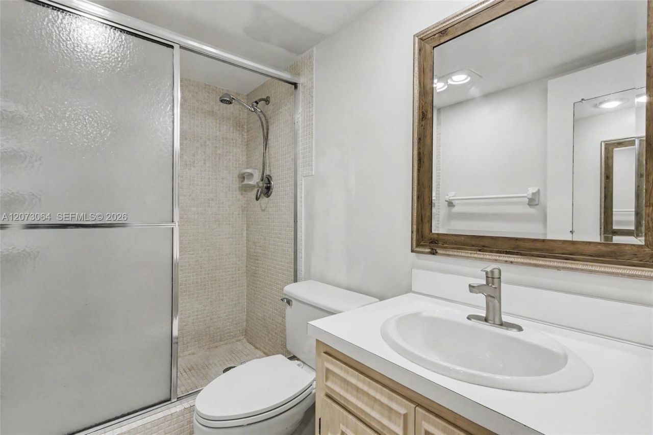 3090 N Course Dr , Unit 709, Pompano Beach, FL 33069 Photo