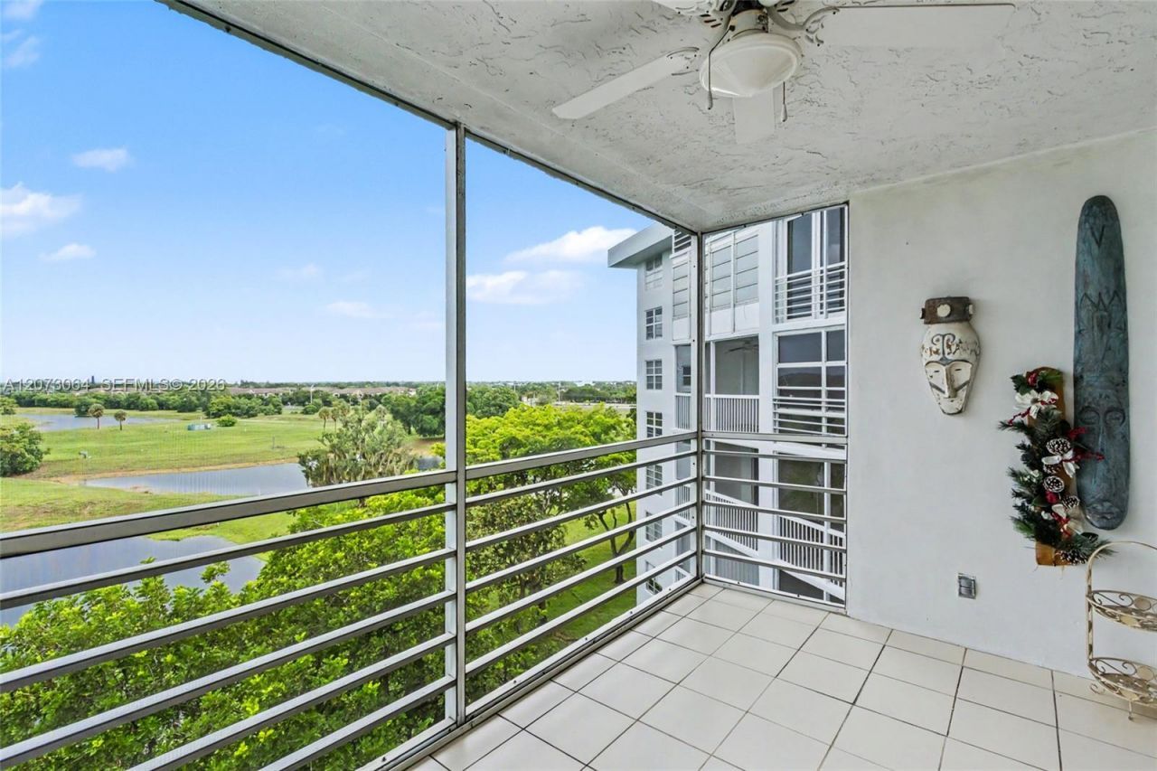 3090 N Course Dr , Unit 709, Pompano Beach, FL 33069 Photo