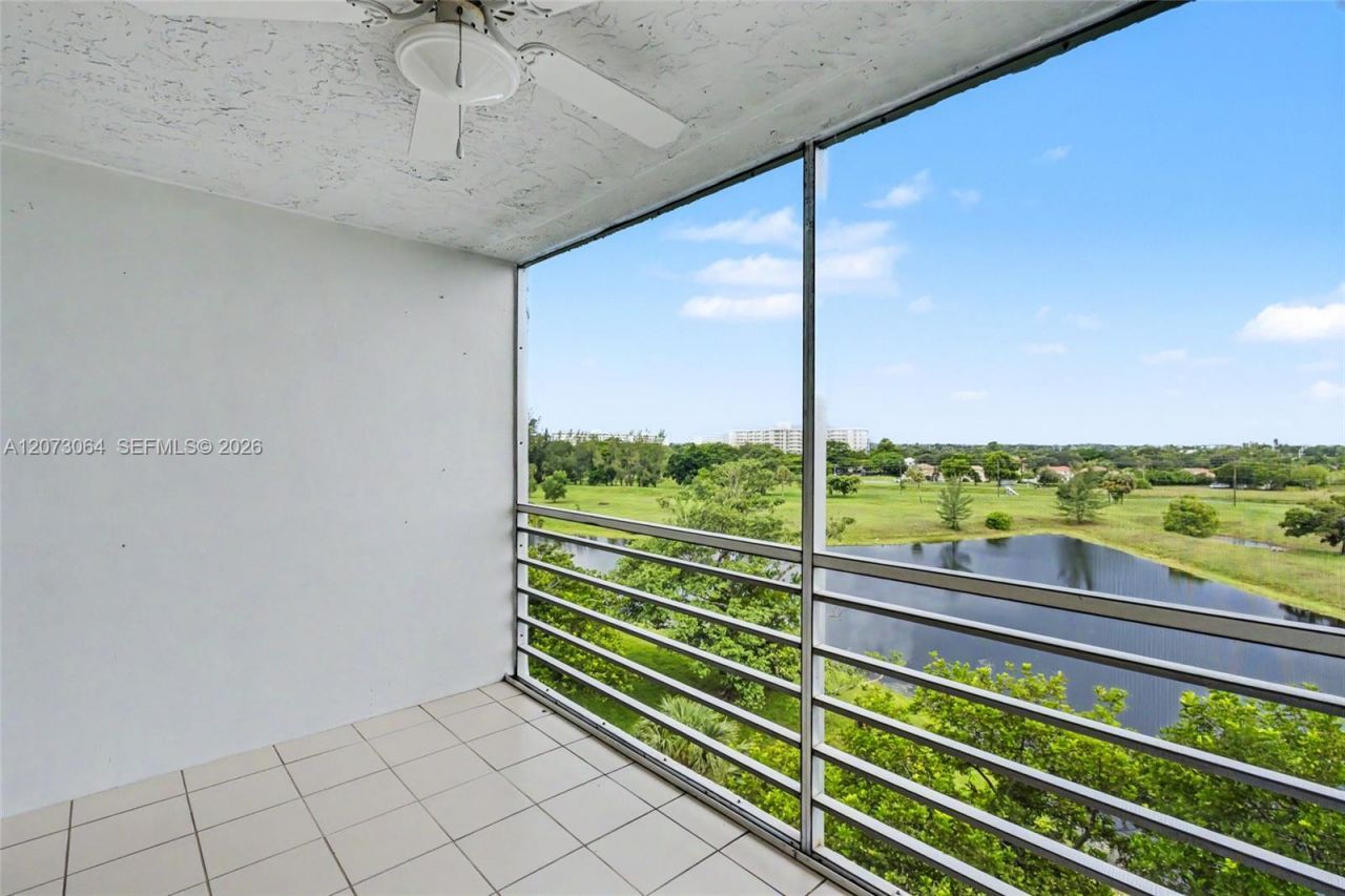 3090 N Course Dr , Unit 709, Pompano Beach, FL 33069 Photo