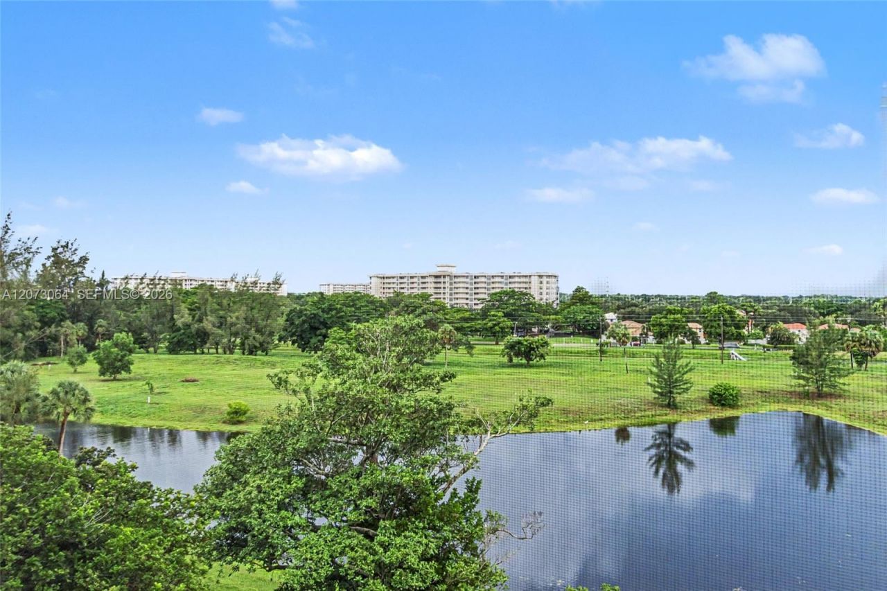 3090 N Course Dr , Unit 709, Pompano Beach, FL 33069 Photo