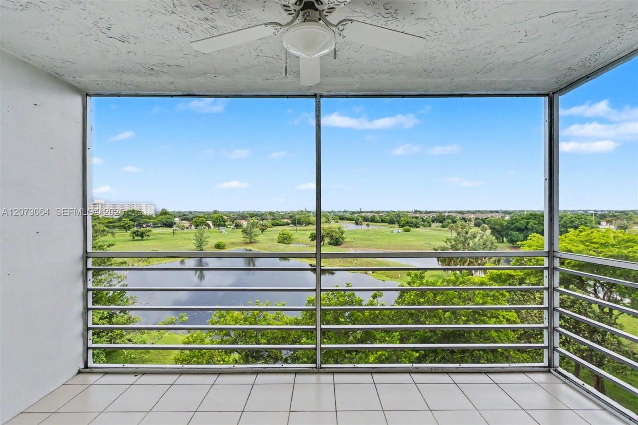 3090 N Course Dr , Unit 709, Pompano Beach, FL 33069 Photo