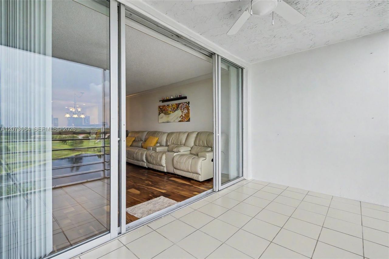 3090 N Course Dr , Unit 709, Pompano Beach, FL 33069 Photo