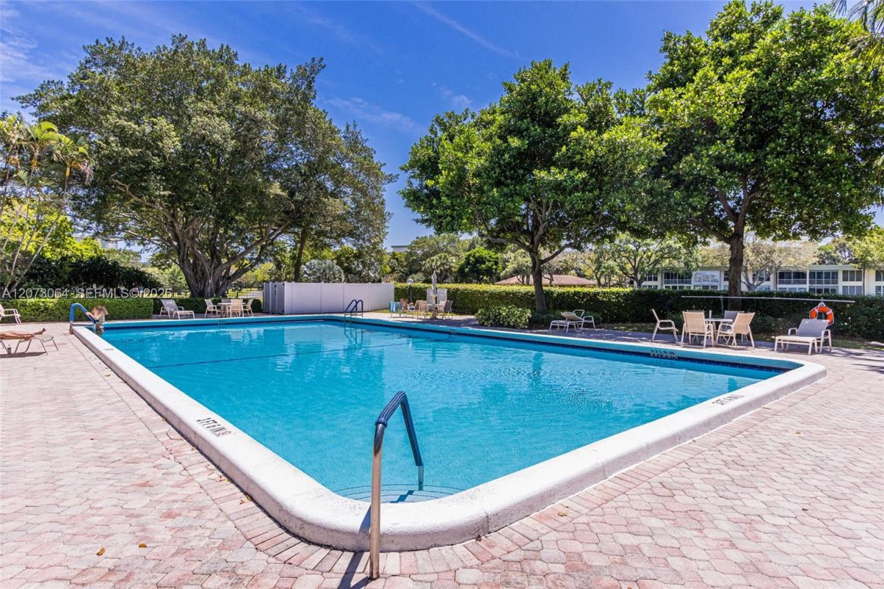 3090 N Course Dr , Unit 709, Pompano Beach, FL 33069 Photo