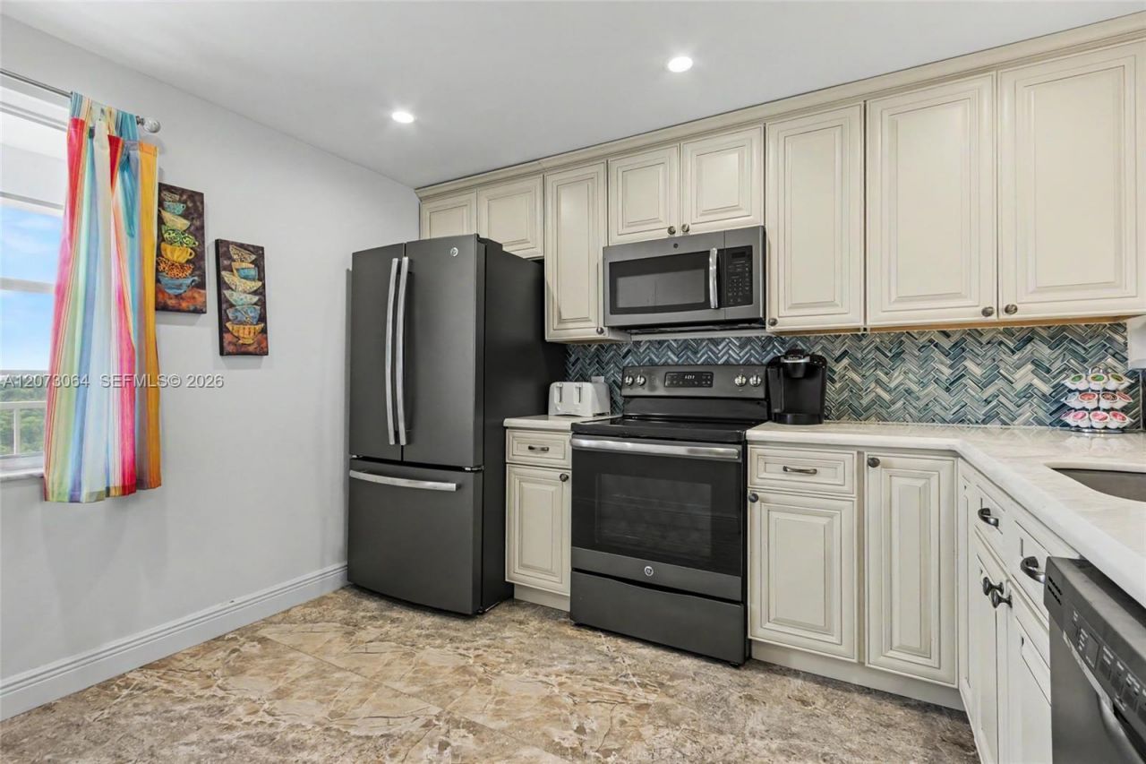 3090 N Course Dr , Unit 709, Pompano Beach, FL 33069 Photo