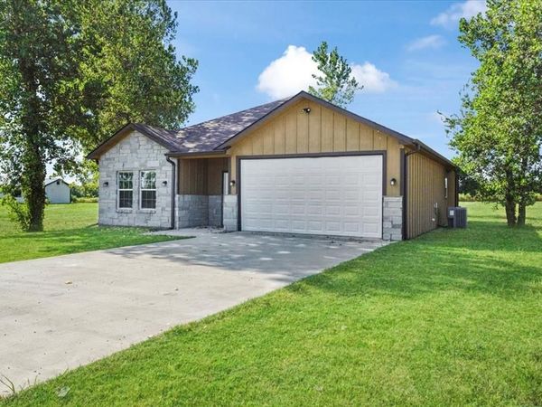 300 Private Road 36008 , Honey Grove, TX 75446