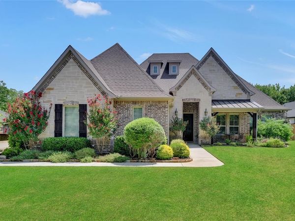 108 Falcon Crest Drive, Kennedale, TX 76060
