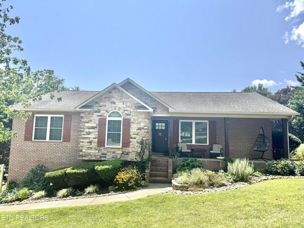 423 Hiddenbrook Lane, Maryville, TN 37804