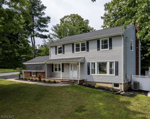 4 W Circuit Dr, Roxbury, NJ 07876 Main Photo