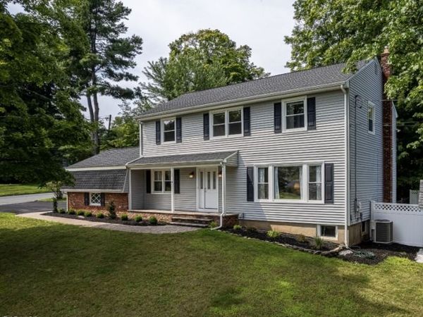 4 W Circuit Dr, Roxbury, NJ 07876