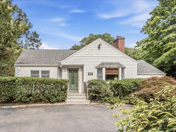 1091 Westminster Avenue , Dix Hills, NY 11746