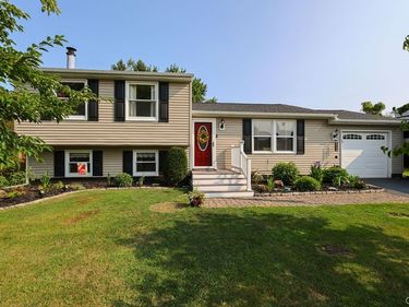 8420 Falcon Drive, Liverpool, NY 13090