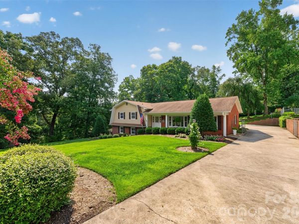1053 20th Avenue NW, Hickory, NC 28601