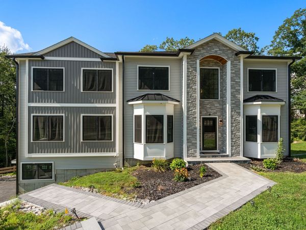 9 Flanagan Dr, Shrewsbury, MA 01545