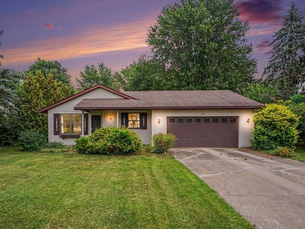 917 Ottawa Avenue, Holland, MI 49423