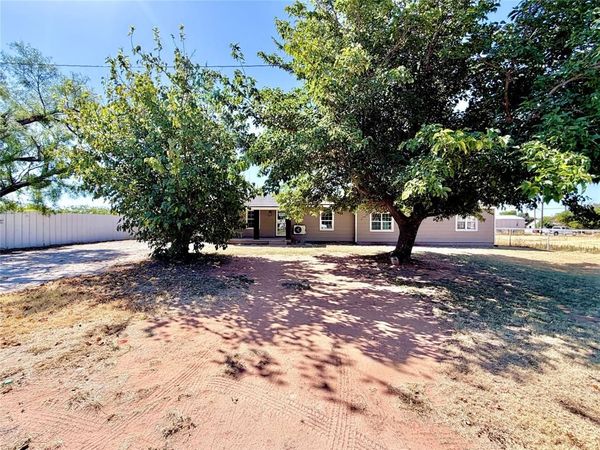 1220 Avenue G , Hawley, TX 79525