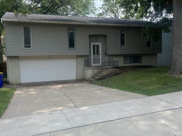 52 Olive Ct., Iowa City, IA 52246