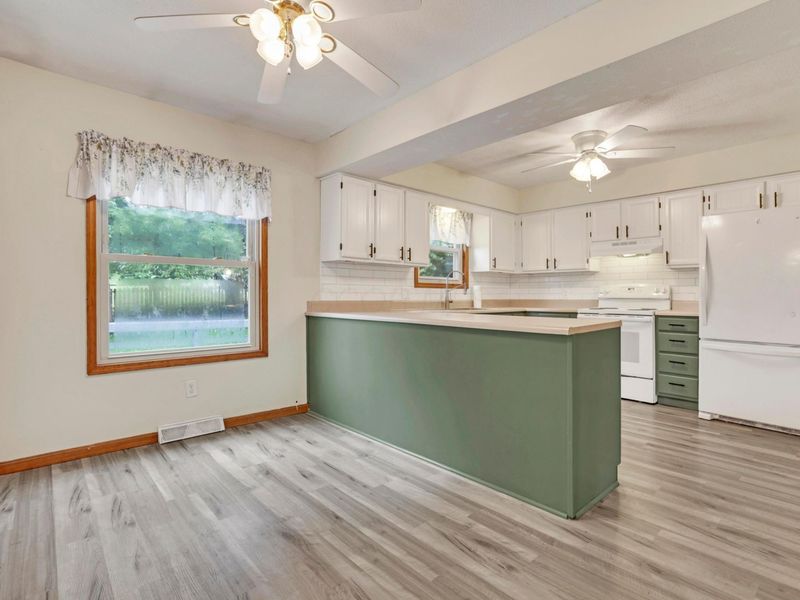 885 Hickory Road , Heath, OH 43056 Photo 12