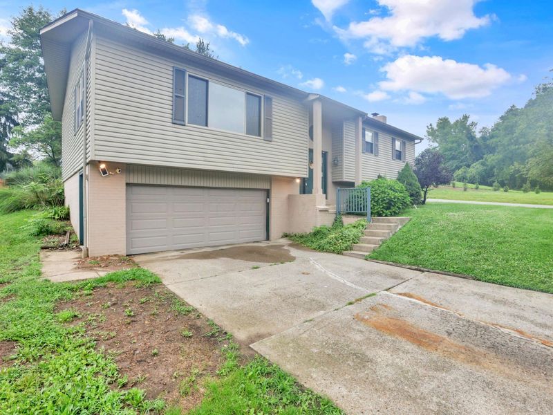 885 Hickory Road , Heath, OH 43056 Photo 2