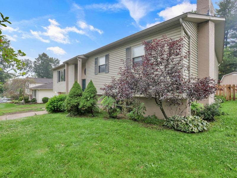 885 Hickory Road , Heath, OH 43056 Photo 3