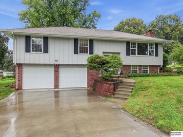 9915 Pinkney Street, Omaha, NE 68134