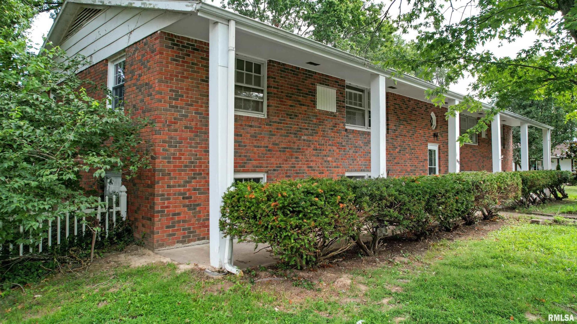 1548 Gary Drive, Carbondale, IL 62902 Main Photo
