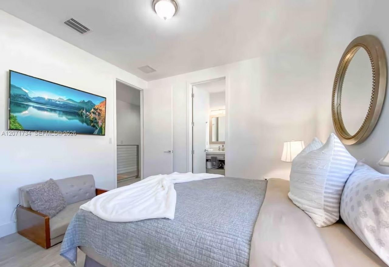 3575 SW 23rd St, Unit 3575, Miami, FL 33145 Photo