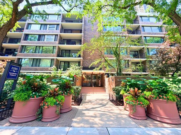 1555 N Sandburg Terrace , Unit 305K, Chicago, IL 60610