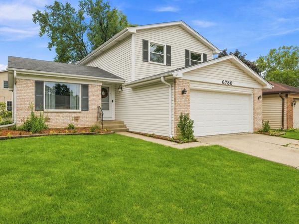 6780 Redwing Drive , Woodridge, IL 60517