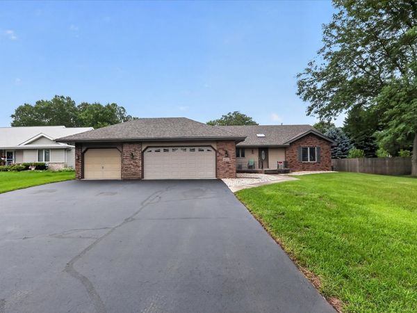 6633 Shadybrook Trail , Loves Park, IL 61111