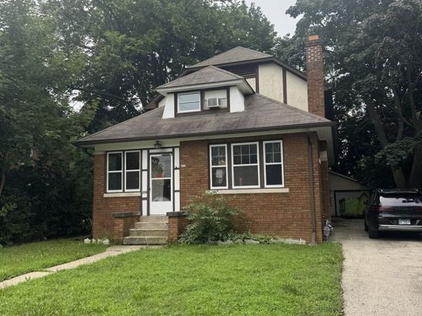 621 W Keith Avenue , Waukegan, IL 60085