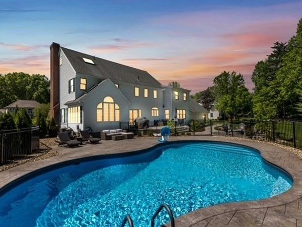 17 Wellington Drive, East Longmeadow, MA 01028