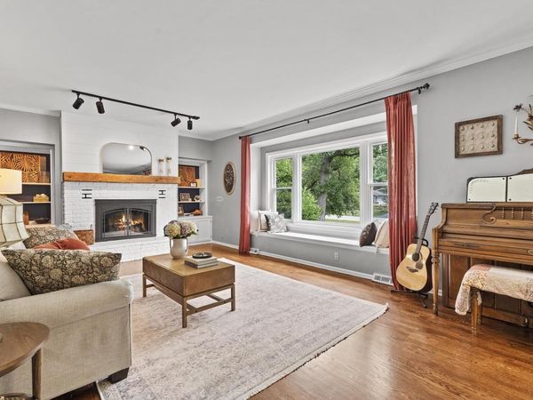 717 St Johns DRIVE, Delafield, WI 53018