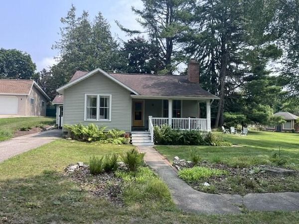 8497 Mill Street, Onekama, MI 49675