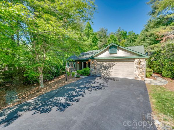 23 Tall Pines Road, Hendersonville, NC 28739
