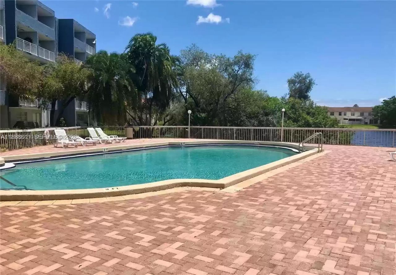 9375 Fontainebleau Blvd, Unit L219, Miami, FL 33172 Photo