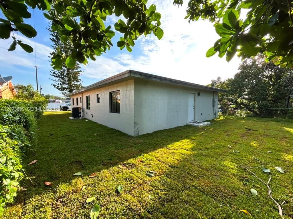 2950 NW 93 St, Miami, FL 33147 Photo
