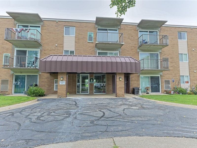 1315 S Lake Wilmer Drive, Unit 303, Sandusky, OH 44870 Photo 1