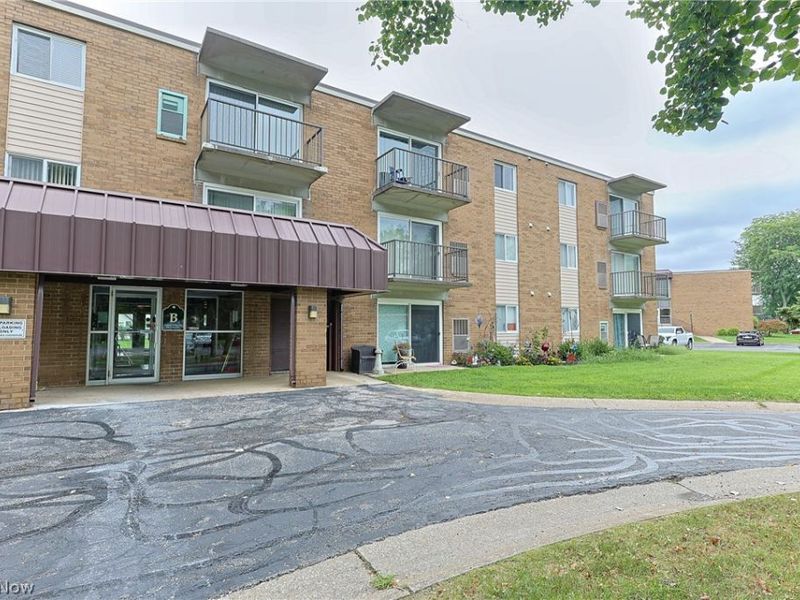 1315 S Lake Wilmer Drive, Unit 303, Sandusky, OH 44870 Photo 2