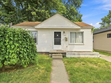 1527 E Meyers Avenue, Hazel Park, Mi 48030