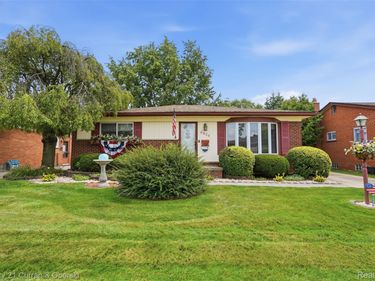 6834 Cronin Drive, Dearborn Heights, Mi 48127