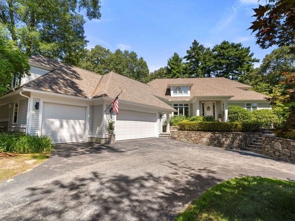 10 Hawk Hill Ln, Ipswich, MA 01938