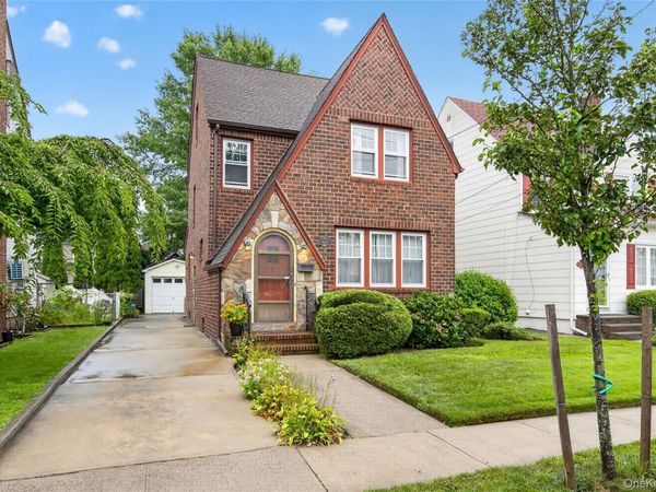 448 Lewis Place , Mineola, NY 11501