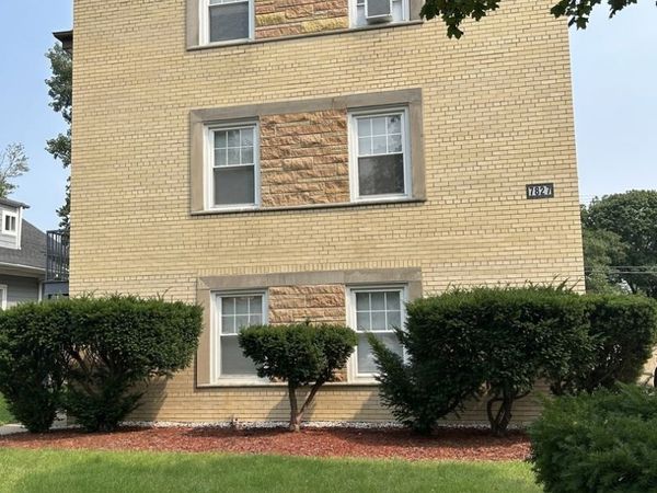 7827 Niles Center Road , Unit 2A, Skokie, IL 60077